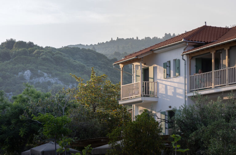 Peli Kastri Guesthouse & Retreat - Guesthouse in the Morning